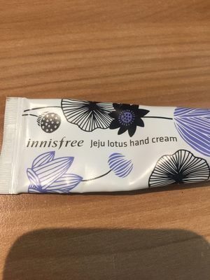 Innisfree – Jeju lotus hand cream